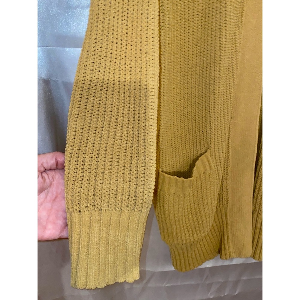 Cardigan - Picture 2 of 4